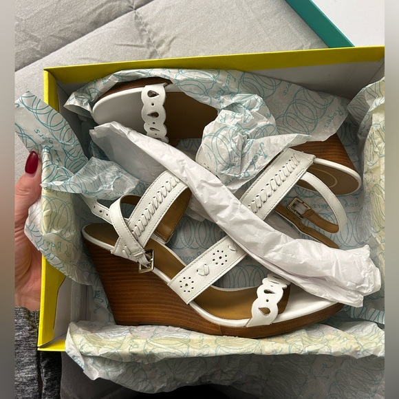 Jack Rogers Arden sandals in white! - Picture 9 of 11